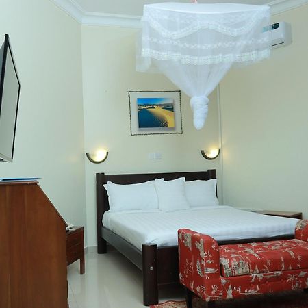 Mowicribs Hotel And Spa Entebbe Kültér fotó