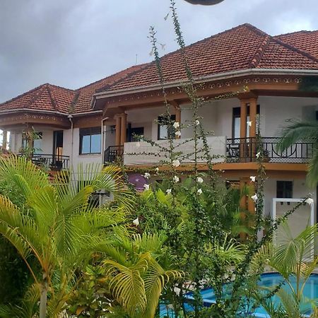 Mowicribs Hotel And Spa Entebbe Kültér fotó