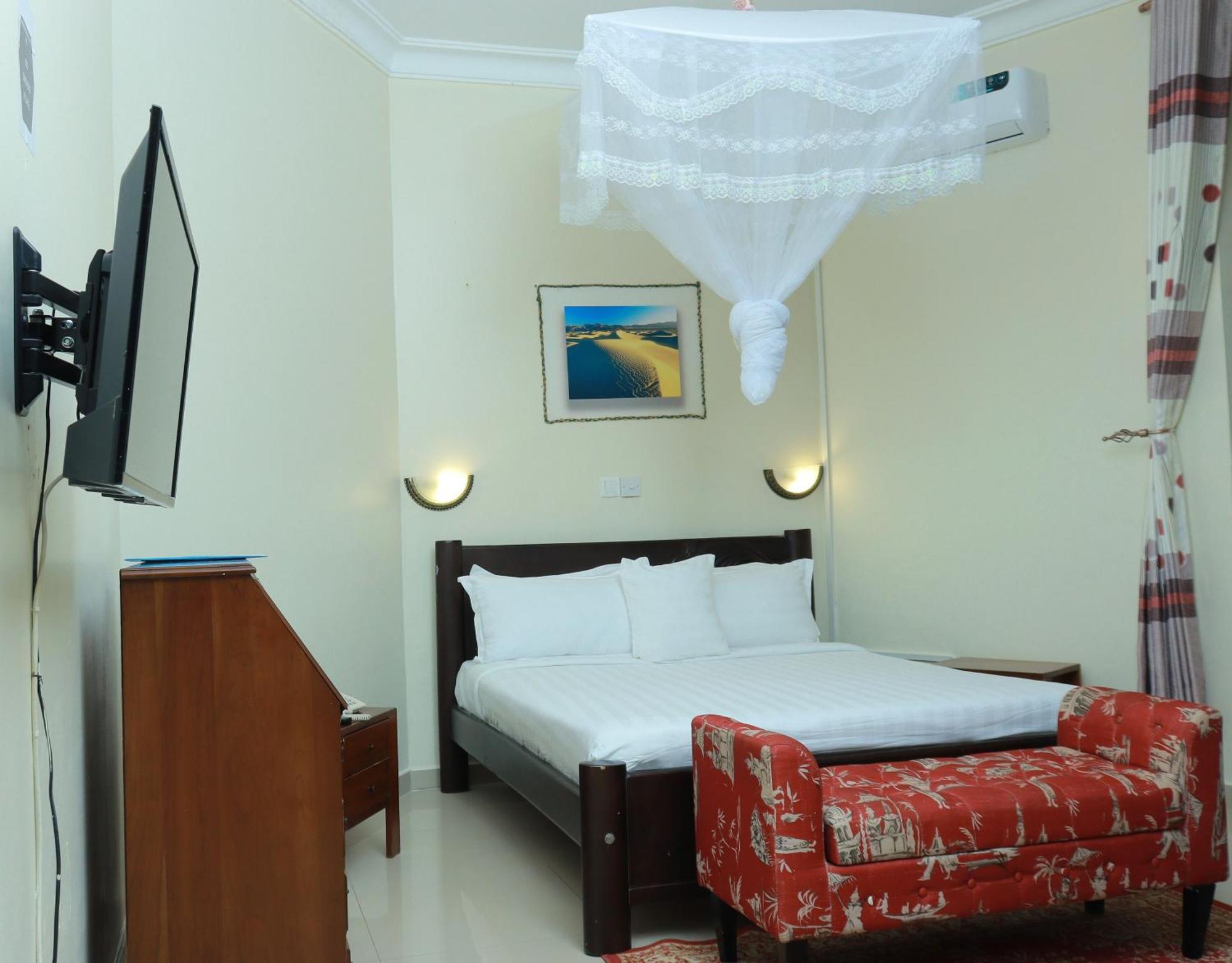 Mowicribs Hotel And Spa Entebbe Kültér fotó