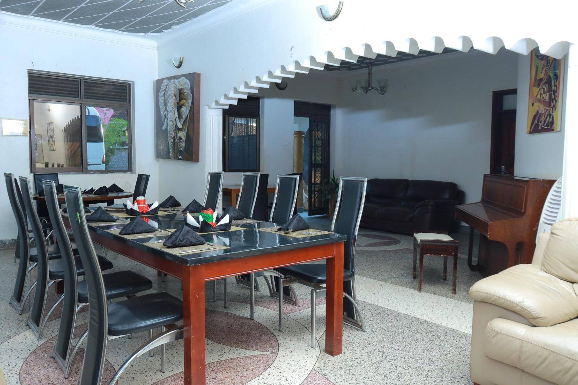Mowicribs Hotel And Spa Entebbe Kültér fotó