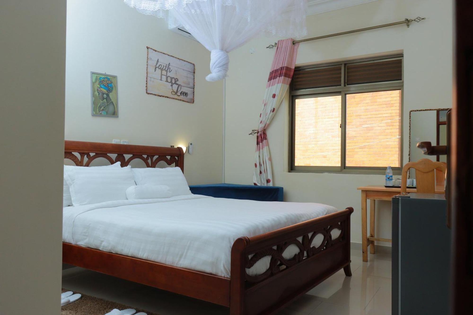 Mowicribs Hotel And Spa Entebbe Kültér fotó