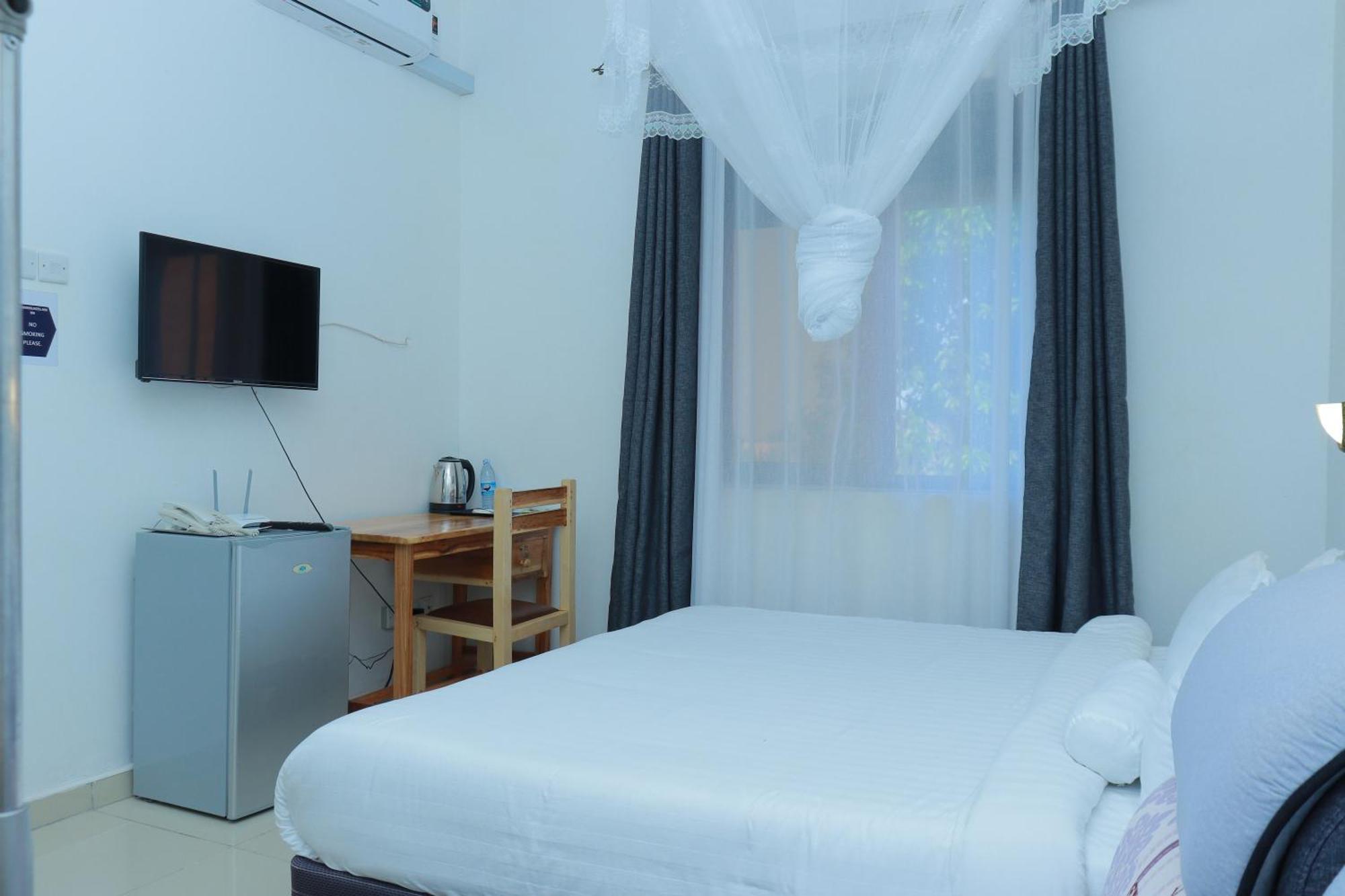 Mowicribs Hotel And Spa Entebbe Kültér fotó