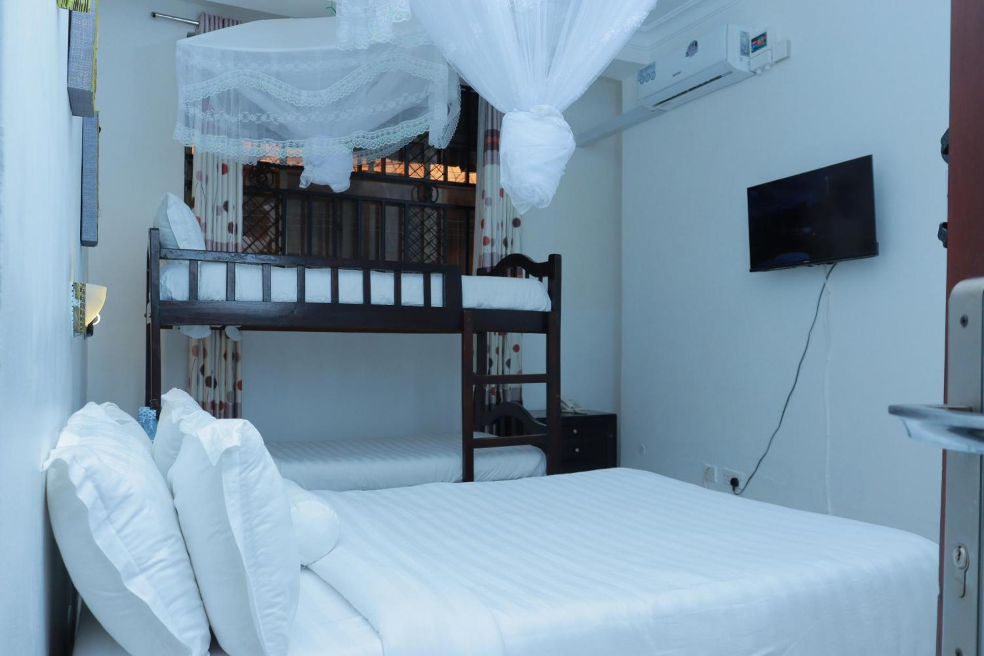 Mowicribs Hotel And Spa Entebbe Kültér fotó