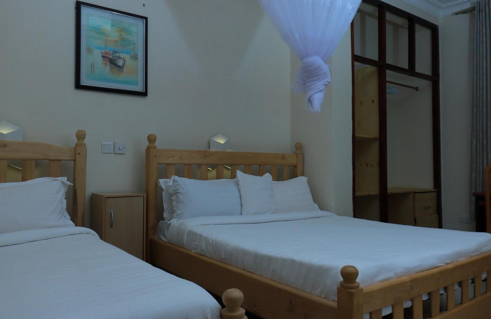 Mowicribs Hotel And Spa Entebbe Kültér fotó