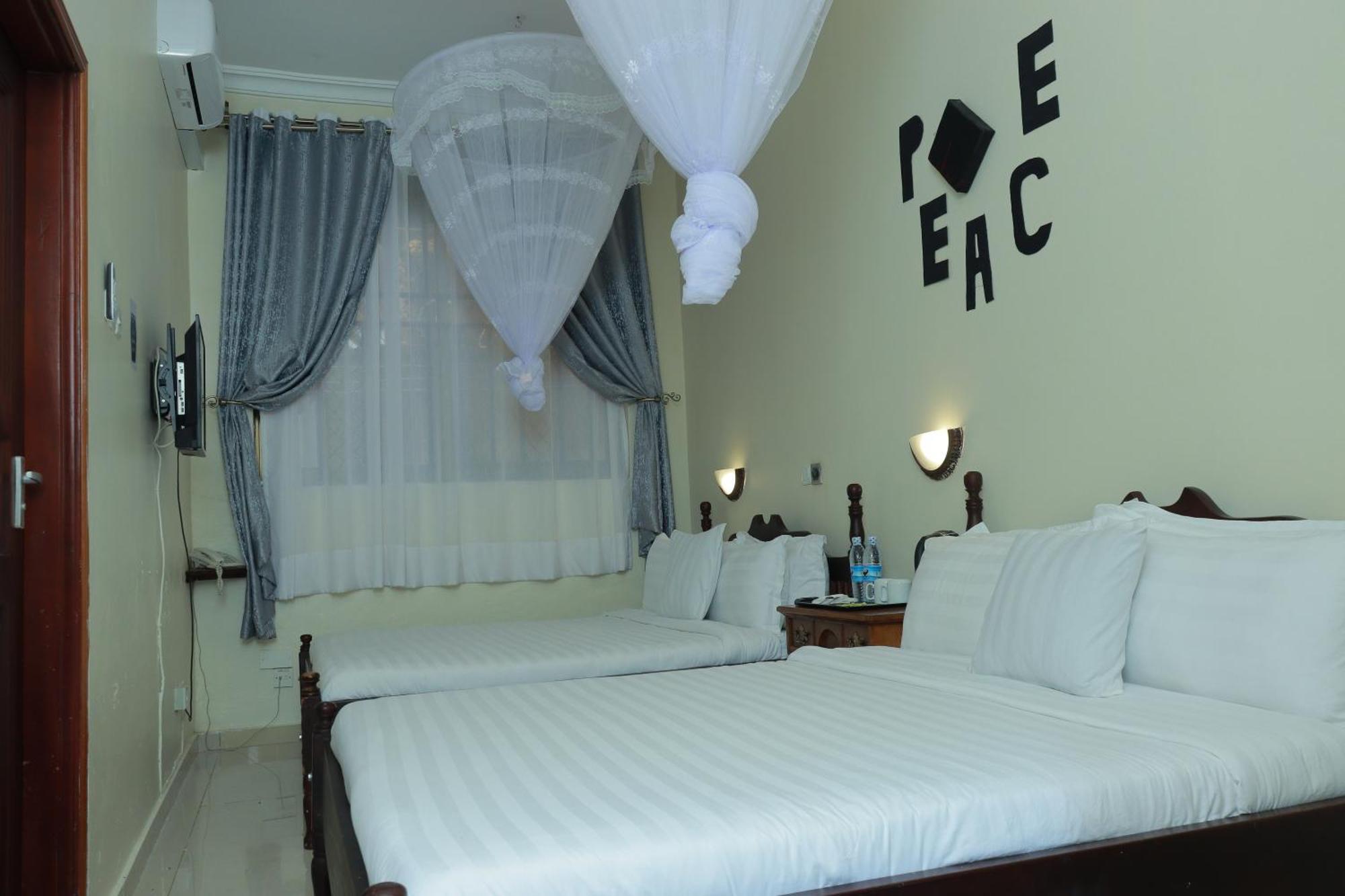 Mowicribs Hotel And Spa Entebbe Kültér fotó