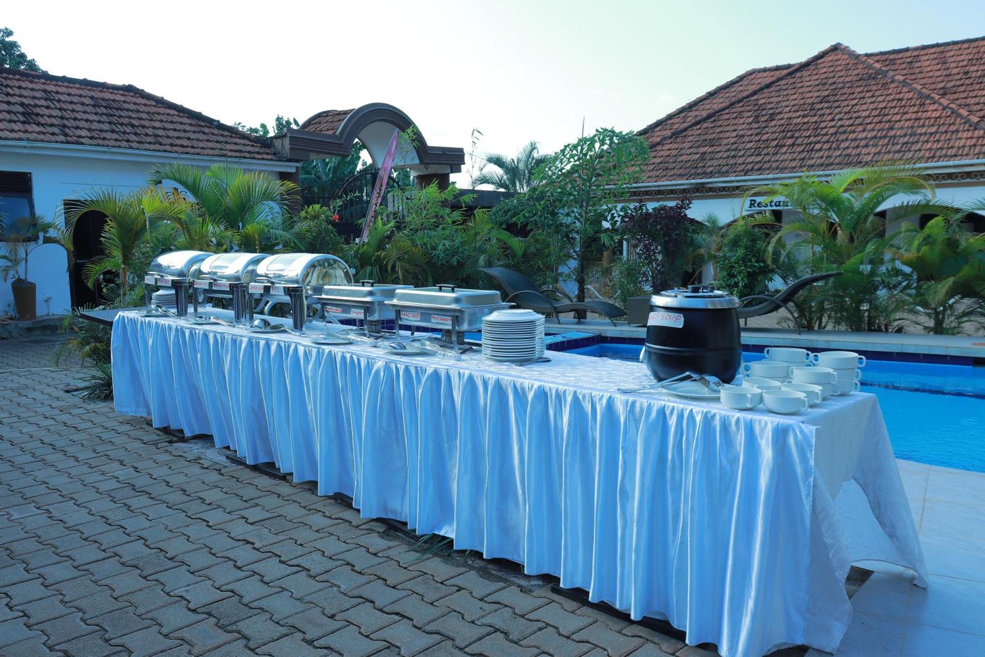 Mowicribs Hotel And Spa Entebbe Kültér fotó