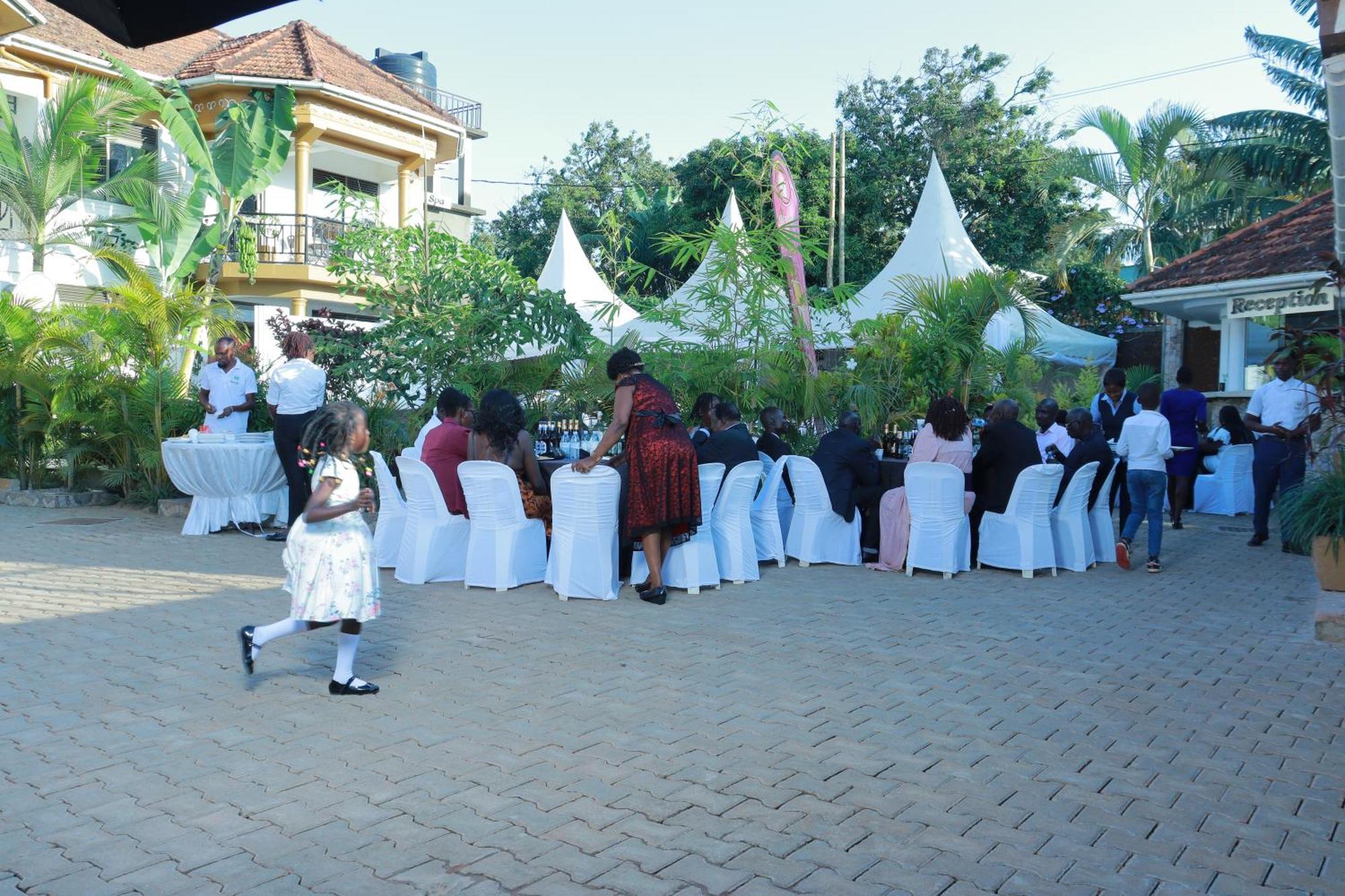 Mowicribs Hotel And Spa Entebbe Kültér fotó