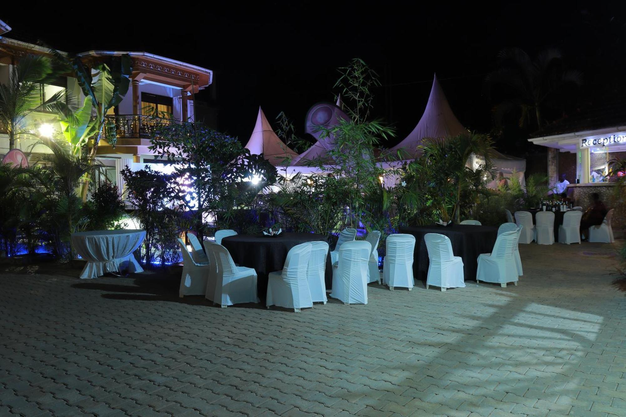 Mowicribs Hotel And Spa Entebbe Kültér fotó